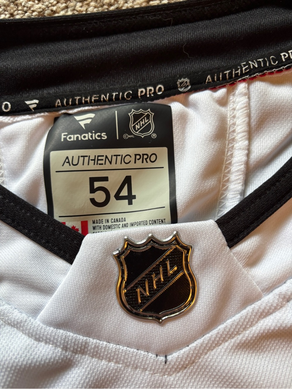 Fanatics White Chicago Blackhawks #98 Jersey with Multicolor Logo - Picture 4 of 4